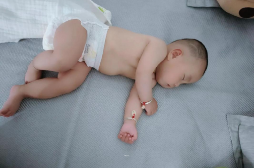 淇县宝宝总是摇头怎么回事